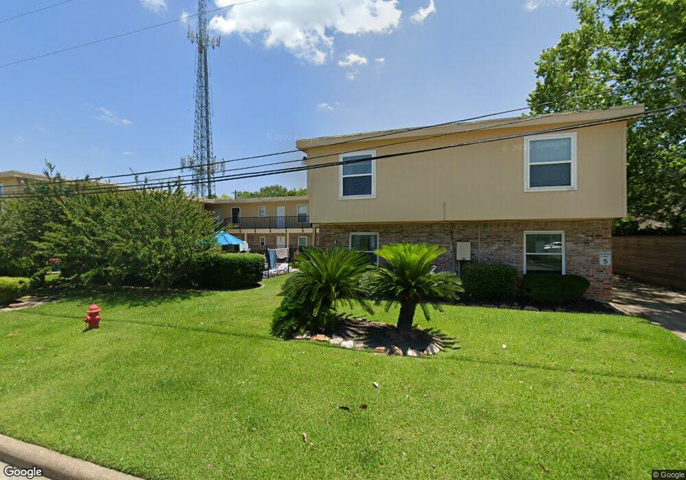 107 E Willowick Ave, Friendswood, TX 77546 - photo 1