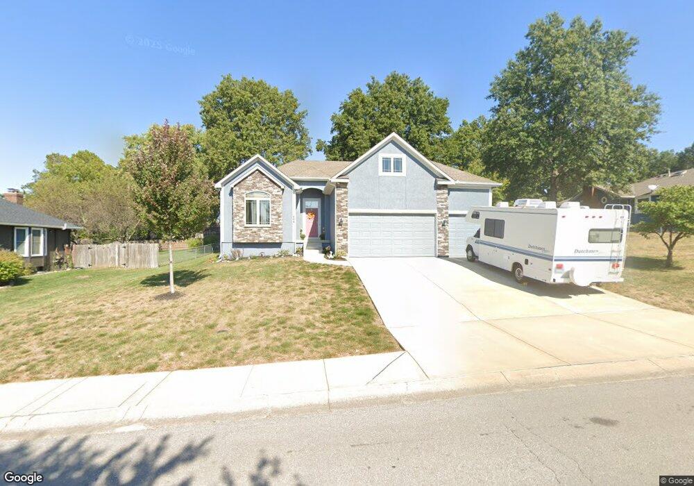 604 W Maple St, Raymore, MO 64083 - photo 1