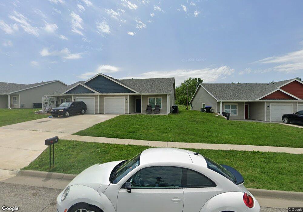 3229 SW Clare Ave, Topeka, KS 66611 - photo 1