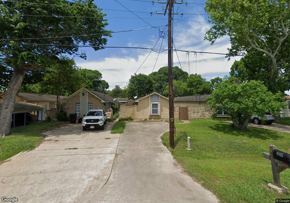 514 N Market St, Brazoria, TX 77422 - photo 1