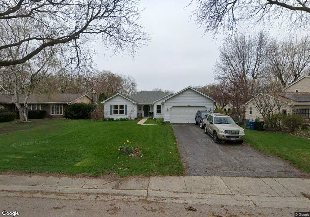 858 N Commonwealth Ave, Aurora, IL 60506 - photo 1