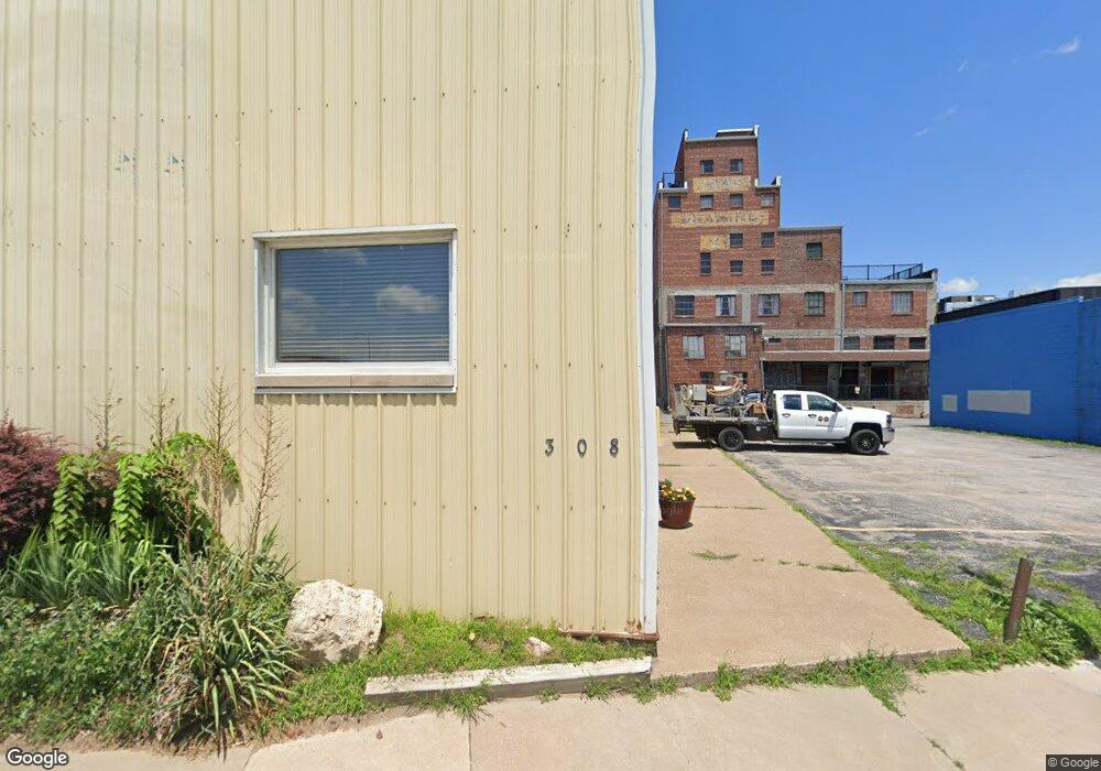 322 E River Dr, Davenport, IA 52801 - photo 1