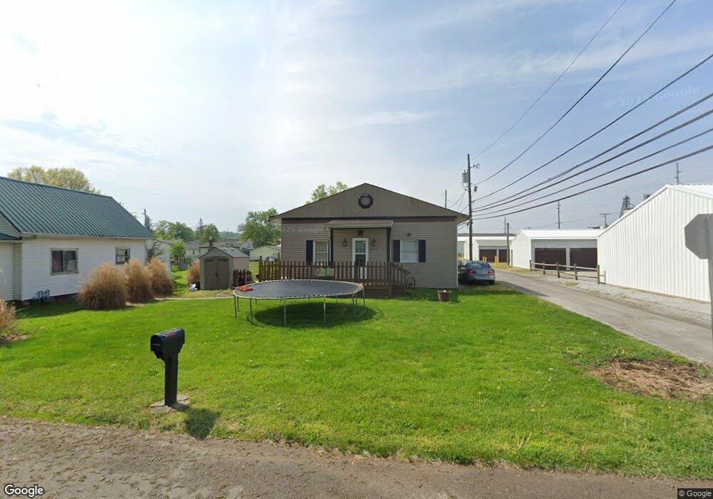 611 Birch St, Coshocton, OH 43812 - photo 1