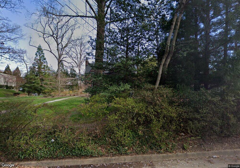 1607 Forest Ln, McLean, VA 22101 - photo 1