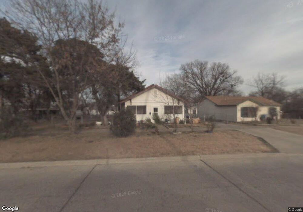 906 NE Main St, Ennis, TX 75119 - photo 1