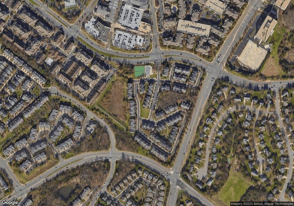 2388 Woodland Pond Ln, Herndon, VA 20171 - photo 1