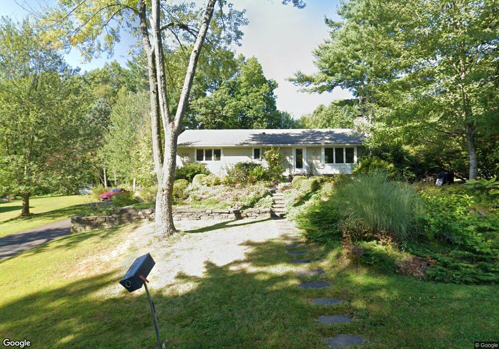 11 Hunters Hill Cir, Amherst, MA 01002 - photo 1