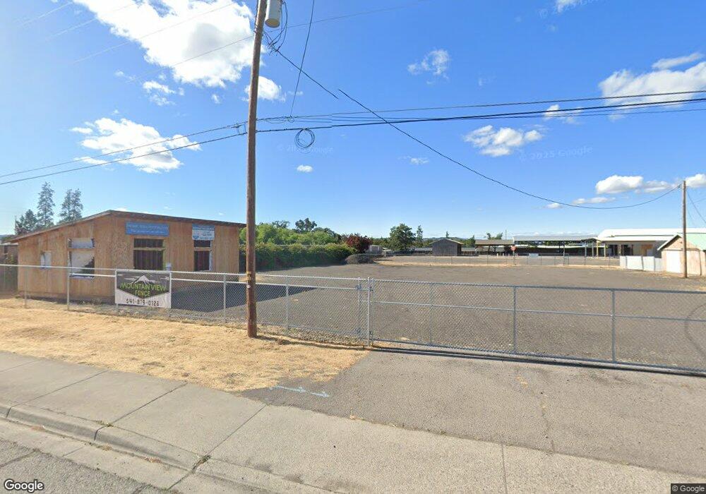 52 W Vilas Rd, Central Point, OR 97502 - photo 1