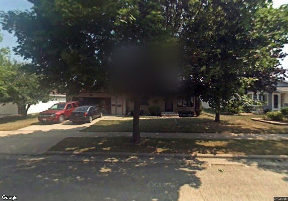 513 Stevens St, Combined Locks, WI 54113 - photo 1