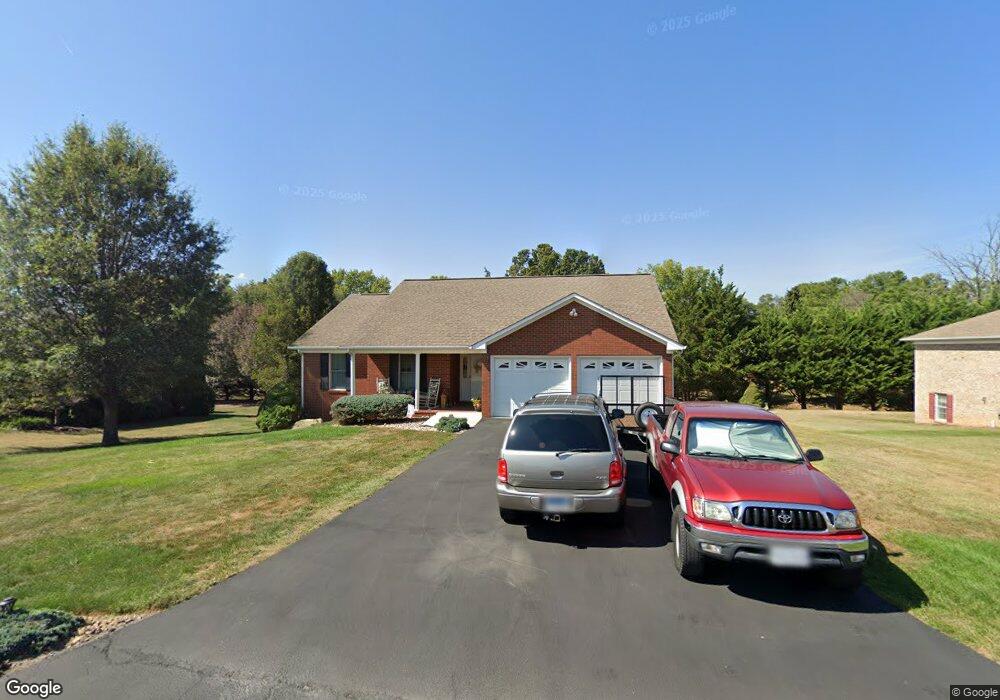 67 Gloucester Rd, Stuarts Draft, VA 24477 - photo 1