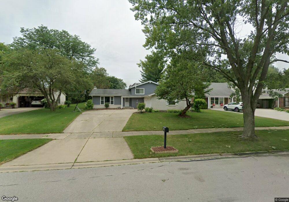 1609 Apache Dr, Naperville, IL 60563 - photo 1