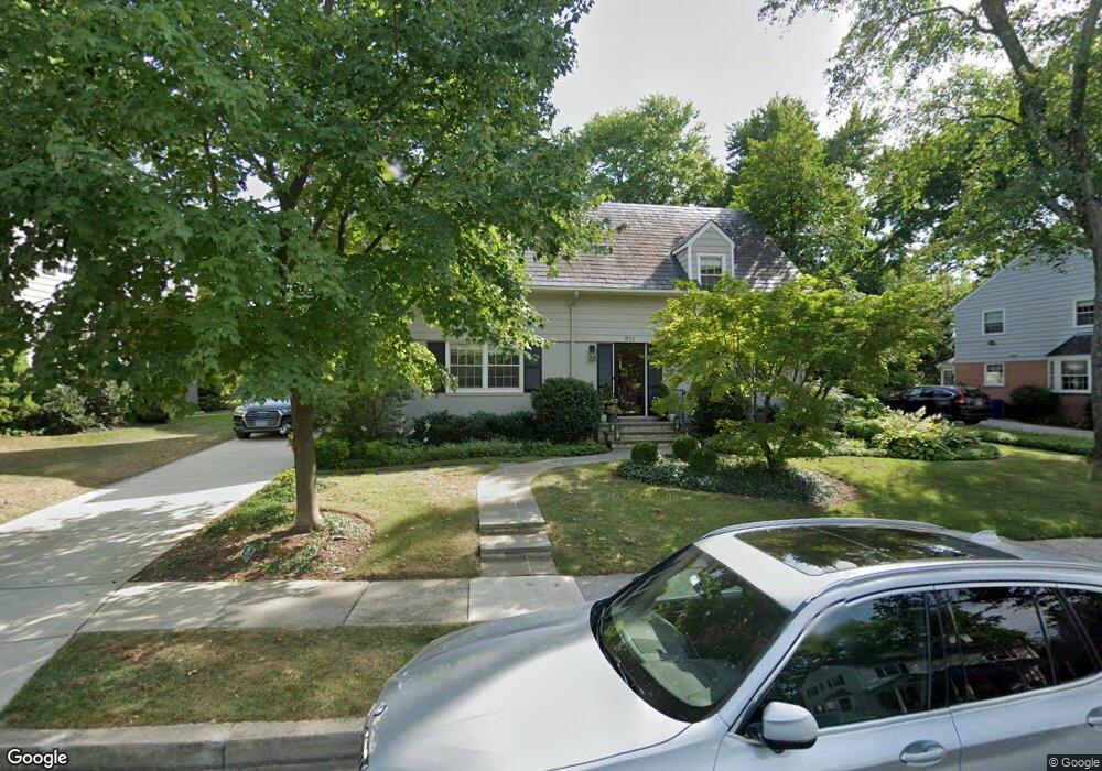 811 Chumleigh Rd, Baltimore, MD 21212 - photo 1