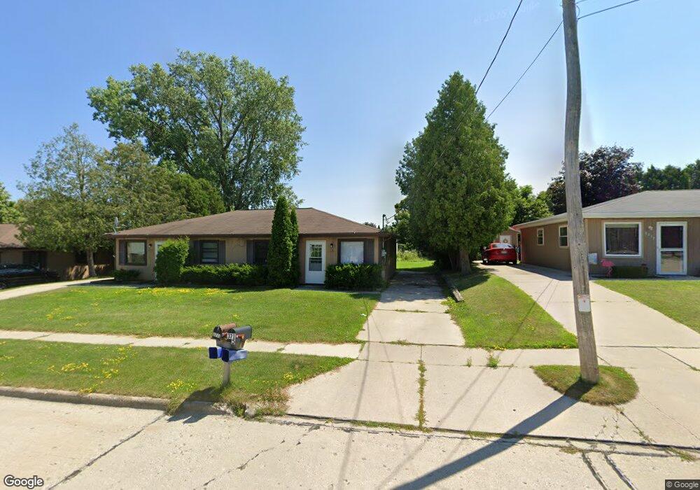 3713 Mangin St, Manitowoc, WI 54220 - photo 1