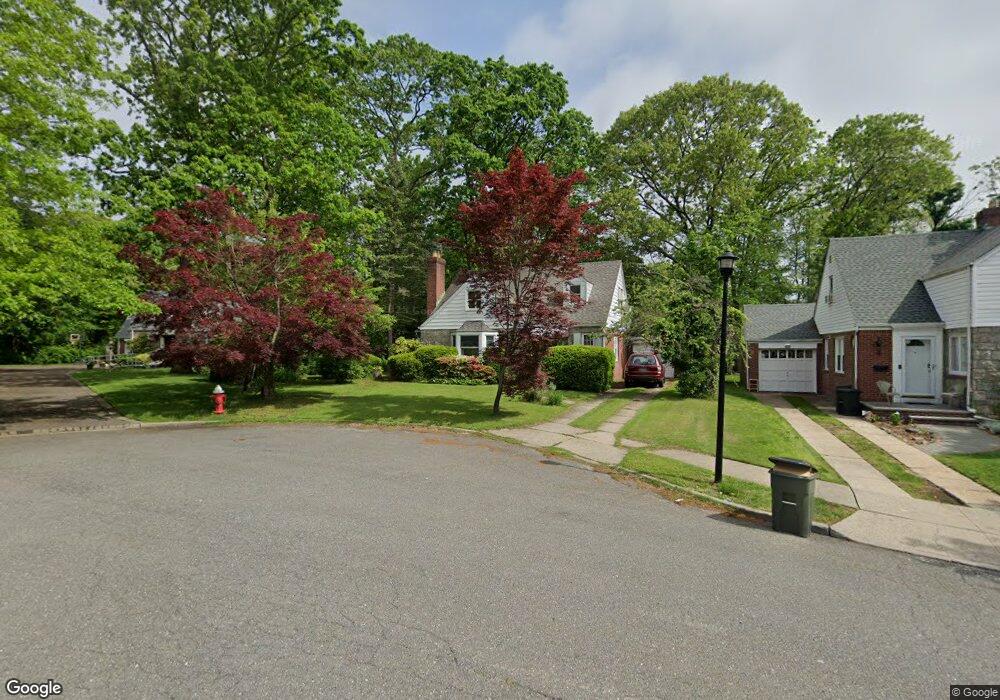 6 Laurel Ct, West Hempstead, NY 11552 - photo 1