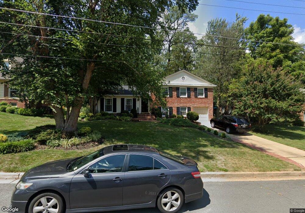 2402 Lexington Rd, Falls Church, VA 22043 - photo 1