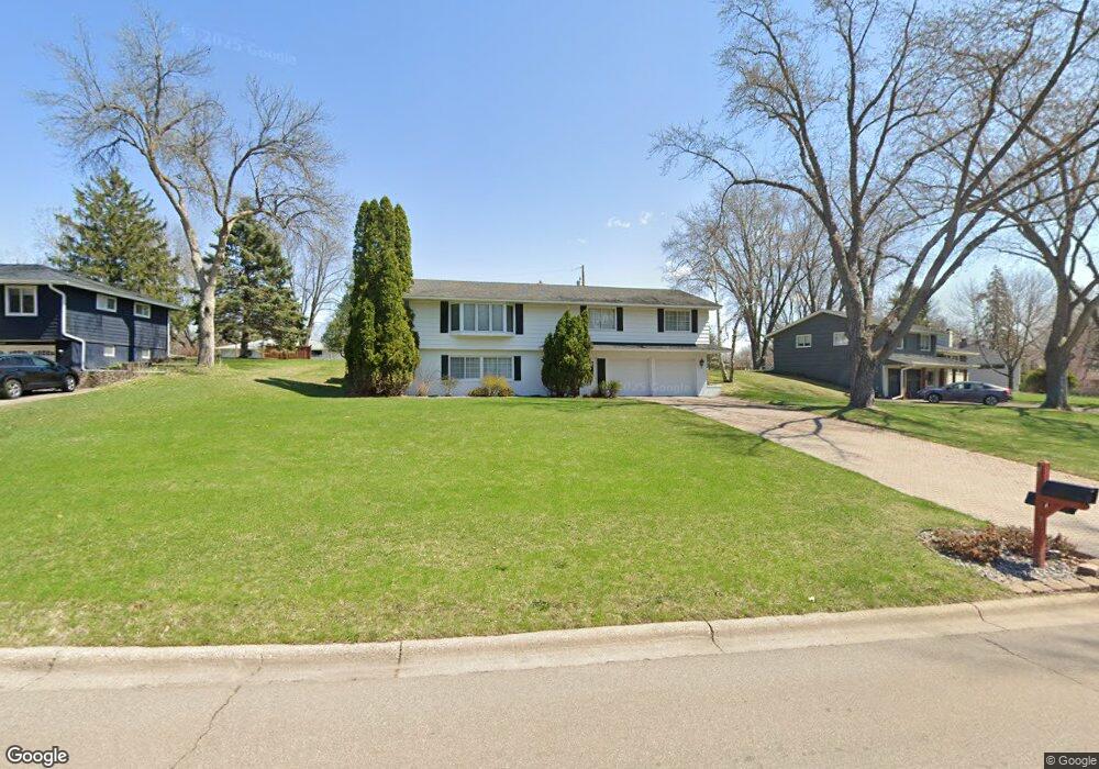 5827 Salisbury Ave, Minnetonka, MN 55345 - photo 1