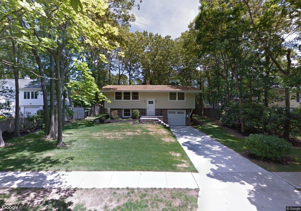 15 Deepdale Dr, ComMacK, NY 11725 - photo 1