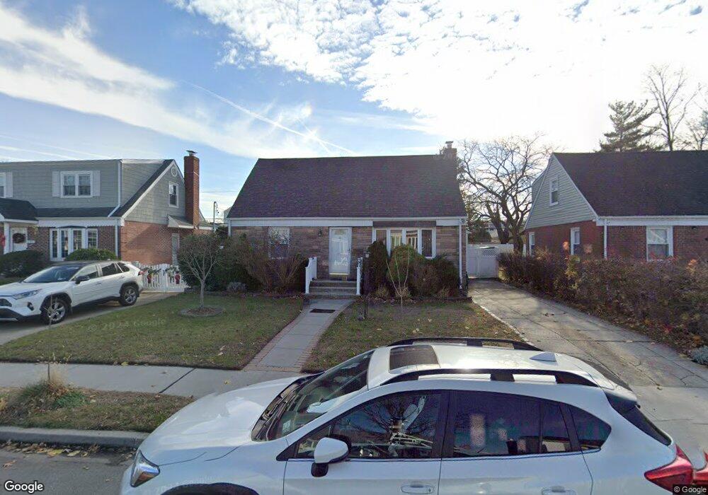 1029 Oaks Dr, Franklin Square, NY 11010 - photo 1