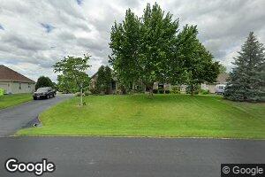 505 E Red Pine Cir, Dousman, WI 53118