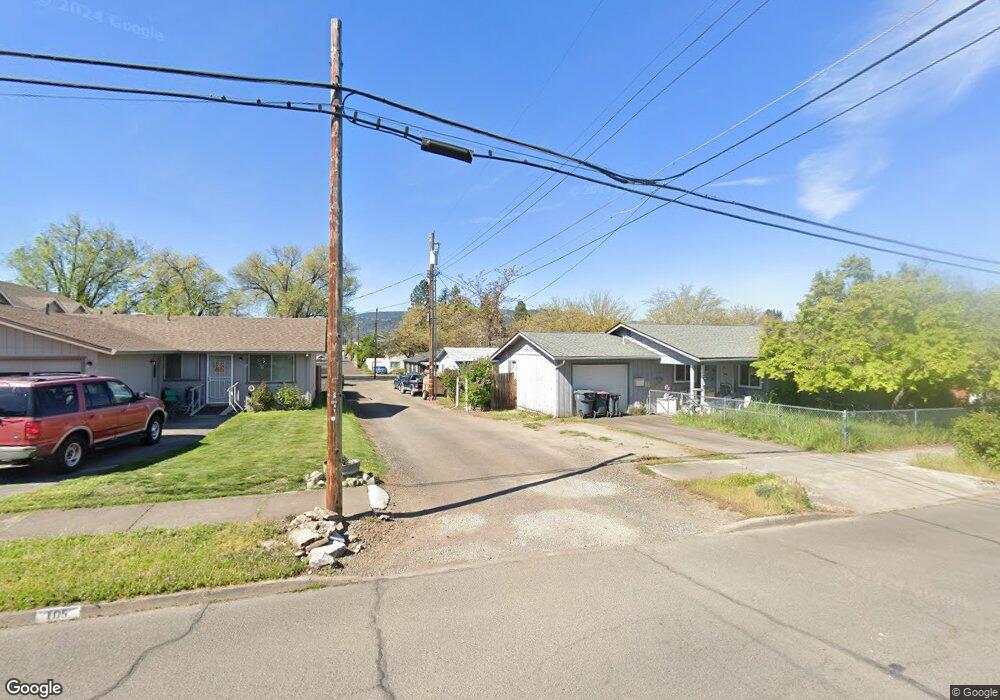 152 N 3rd St, Central Point, OR 97502 - photo 1