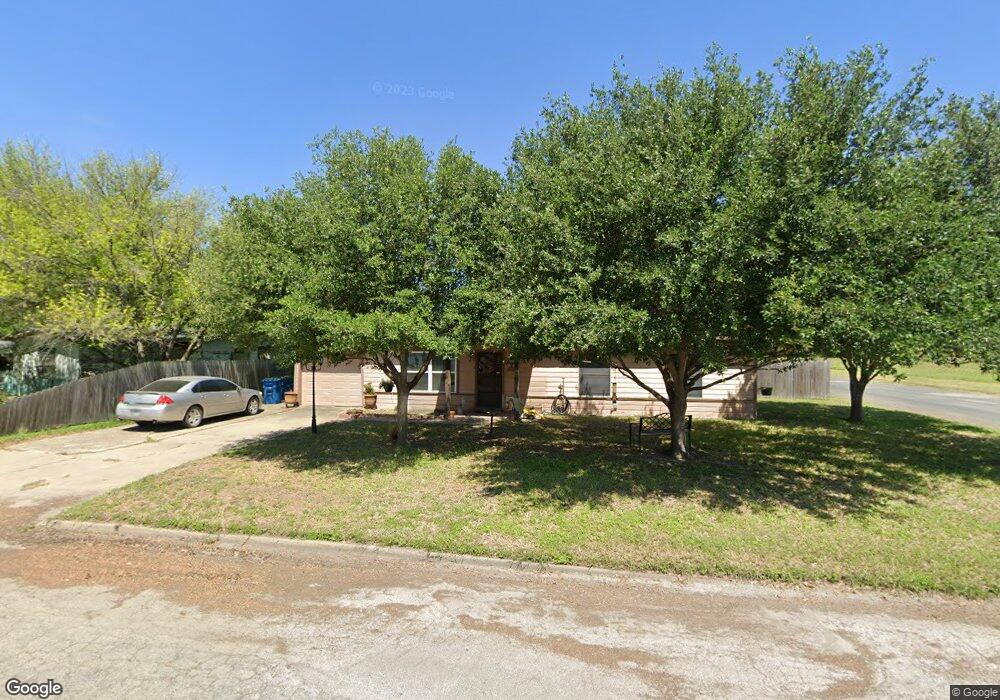 1525 E Corpus Christi St, Beeville, TX 78102 - photo 1