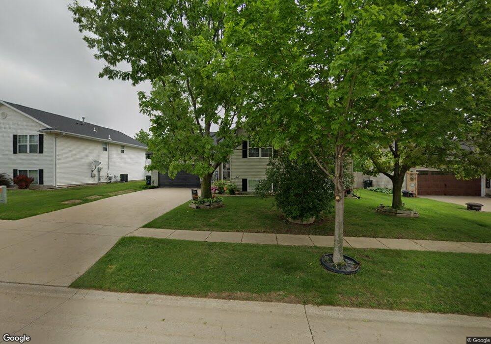 3423 Remington St SW, Cedar Rapids, IA 52404 - photo 1