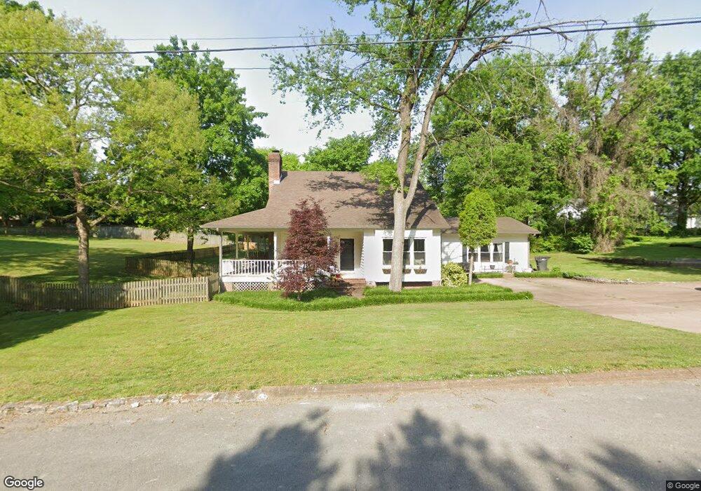 902 Rainey St, Columbia, TN 38401 - photo 1