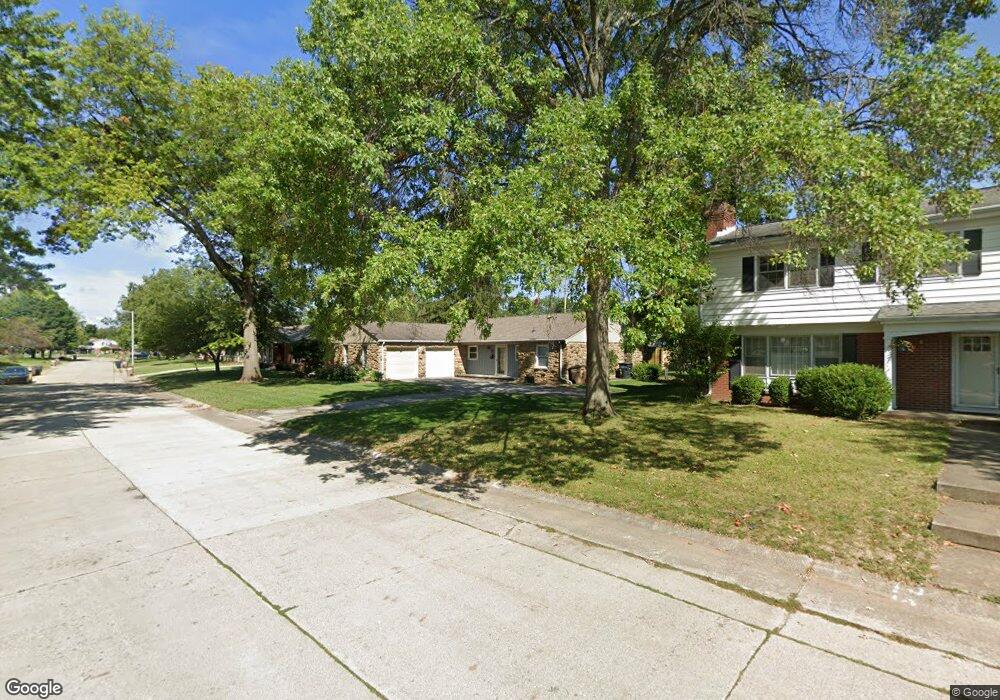 1602 Crescent Dr, Columbus, IN 47203 - photo 1