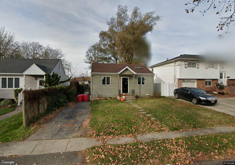 50 W Santa Barbara Rd, Lindenhurst, NY 11757 - photo 1