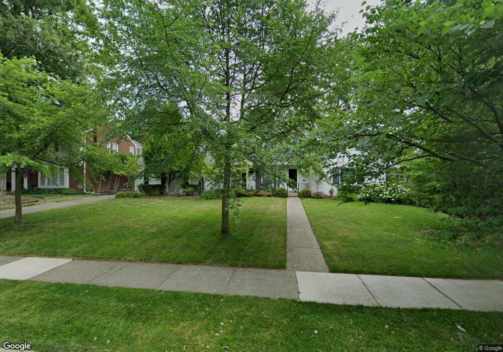 19 Radnor Cir, Grosse Pointe Farms, MI 48236 - photo 1