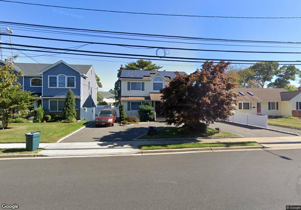 813 Oakfield Ave, Wantagh, NY 11793 - photo 1