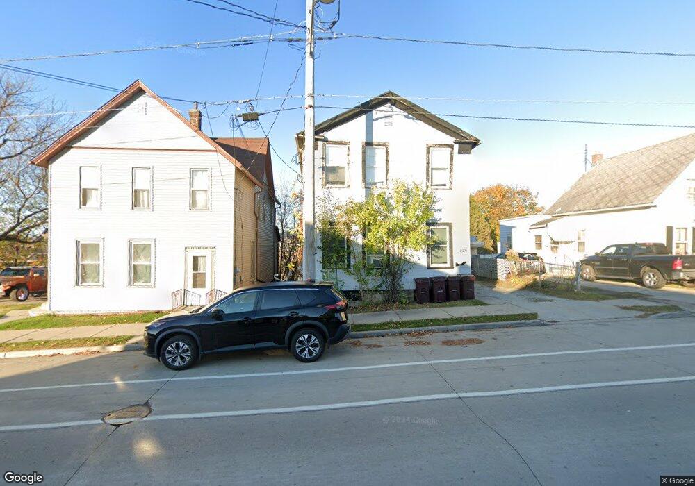 526 N 10th St, Manitowoc, WI 54220 - photo 1
