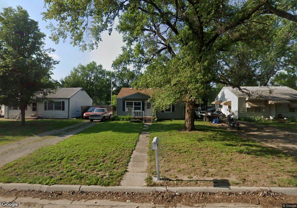 902 SE 33rd St, Topeka, KS 66605 - photo 1