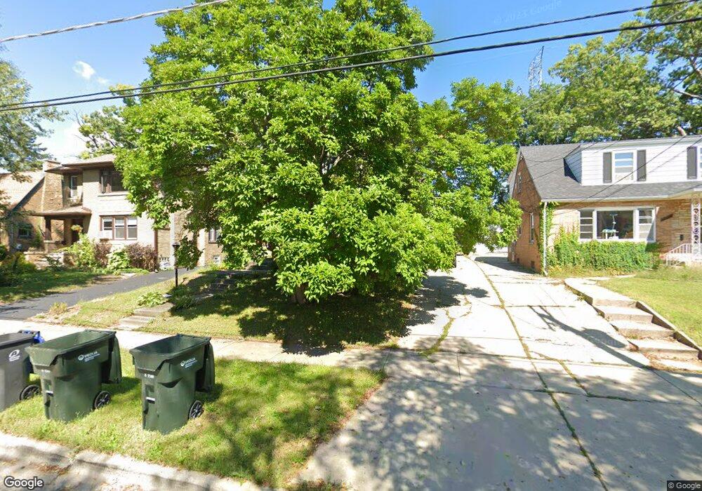 814 W Keith Ave, Waukegan, IL 60085 - photo 1