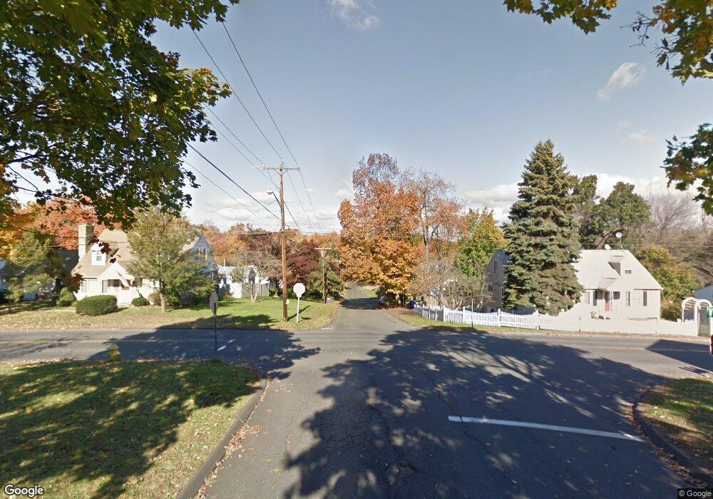 4 Warrington unit 4, Danbury, CT 06810 - photo 1