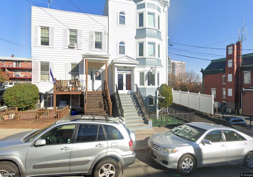 19 Hilliard Ave, Edgewater, NJ 07020 - photo 1