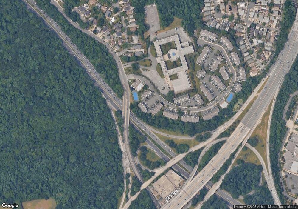 23938 Oak Park Dr unit 4A, Little Neck, NY 11362 - photo 1