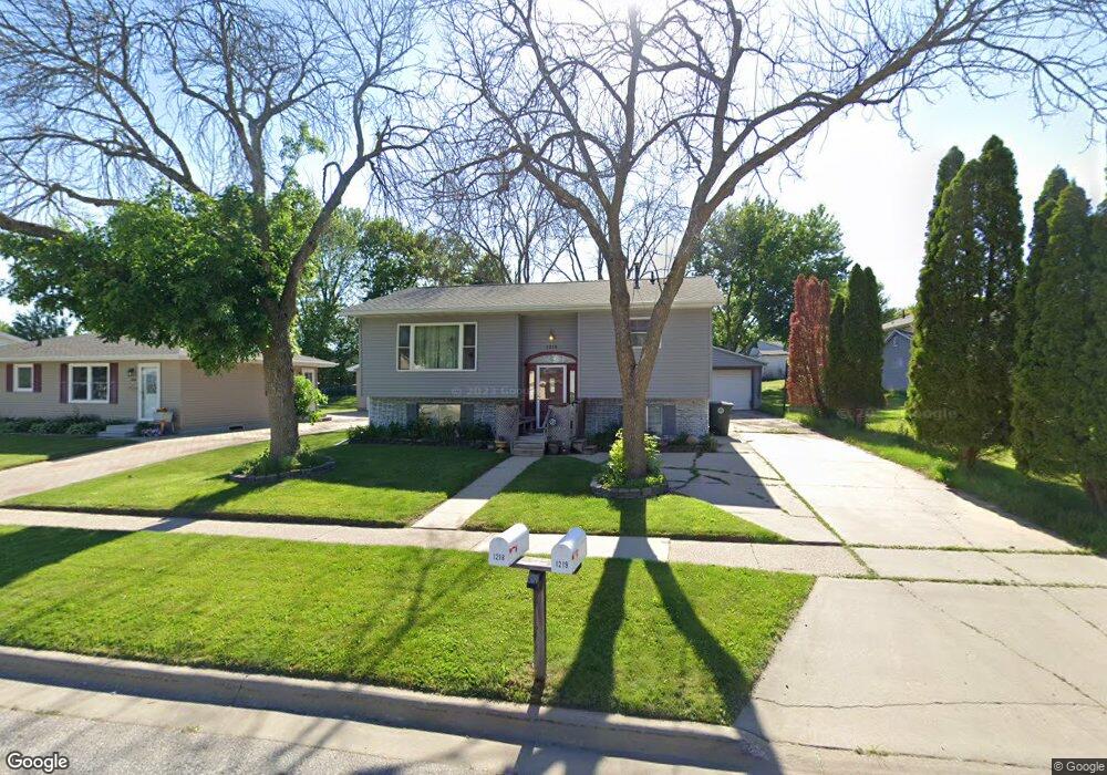 1218 Edgewood Dr, Waterloo, IA 50701 - photo 1