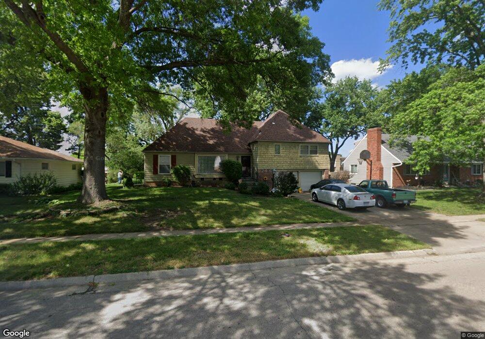 2120 SW 30th St, Topeka, KS 66611 - photo 1