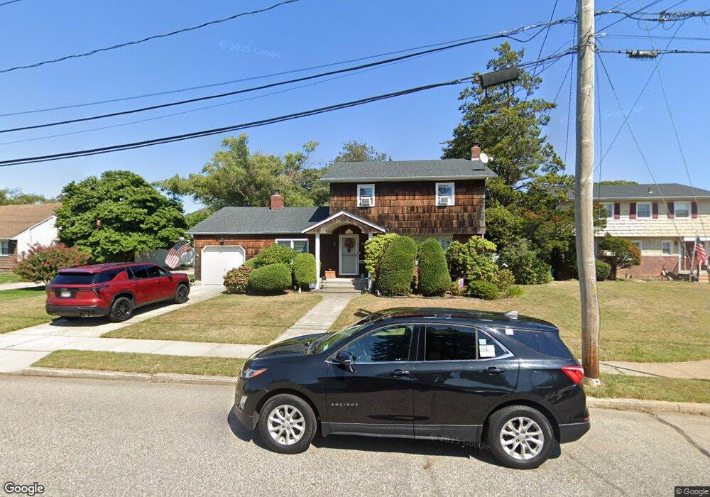 11 Lincoln Ct, Copiague, NY 11726 - photo 1