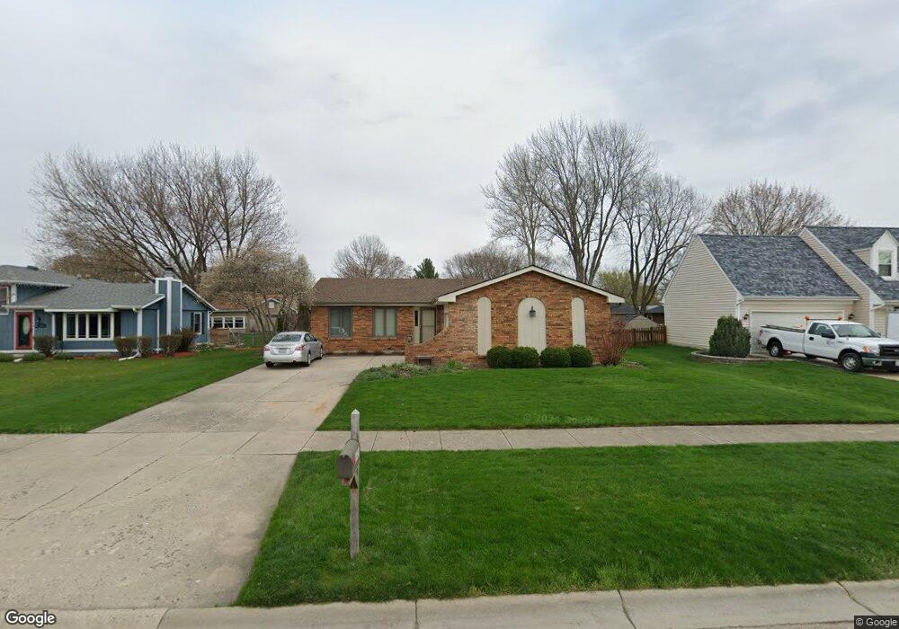 1121 Almond Dr, Aurora, IL 60506 - photo 1