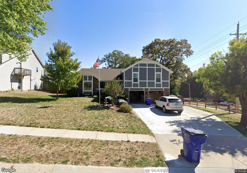 6643 Hallet St, Shawnee, KS 66216 - photo 1
