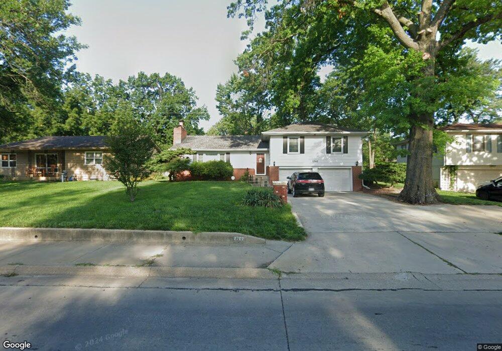 2707 SW Burlingame Rd, Topeka, KS 66611 - photo 1