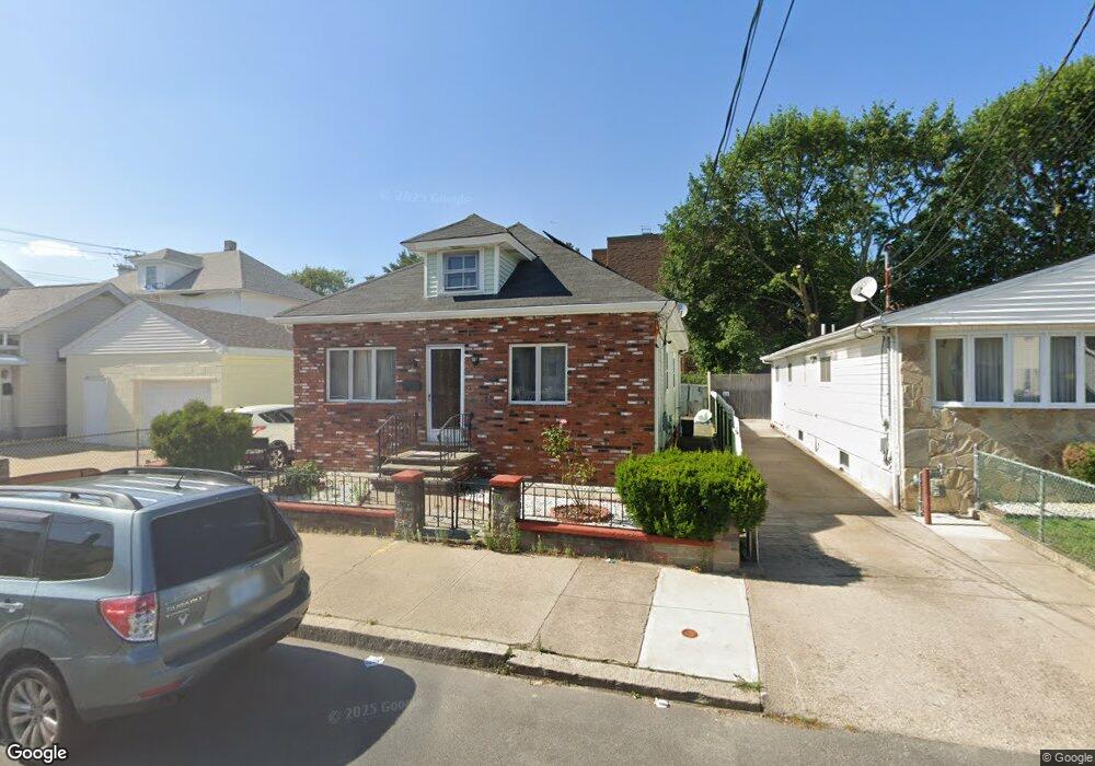 4 Beecher St, Pawtucket, RI 02860 - photo 1