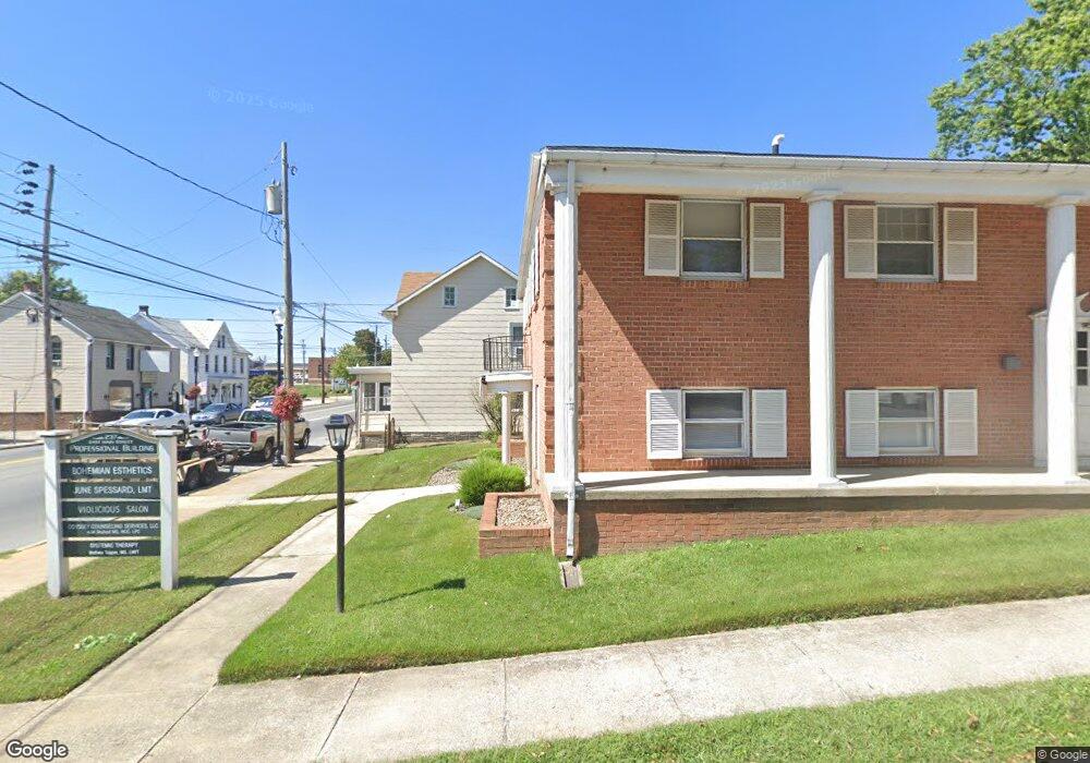237 E Main St unit 2D-2ND FLOOR, Waynesboro, PA 17268 - photo 1