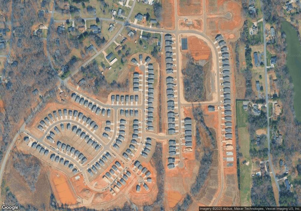 202 Brentwood Dr, Statesville, NC 28625 - photo 1