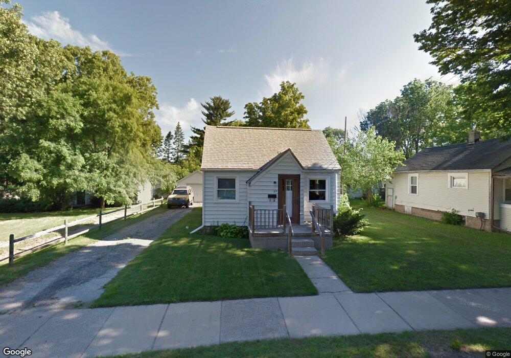 319 E Hodge Ave, Lansing, MI 48910 - photo 1