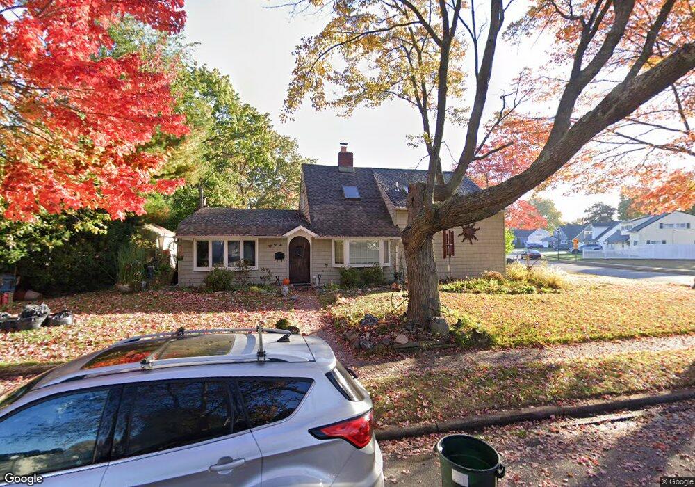 7 End Ln, Levittown, NY 11756 - photo 1