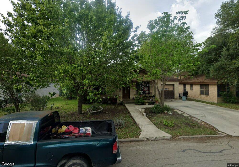 719 E Cedar St, Seguin, TX 78155 - photo 1