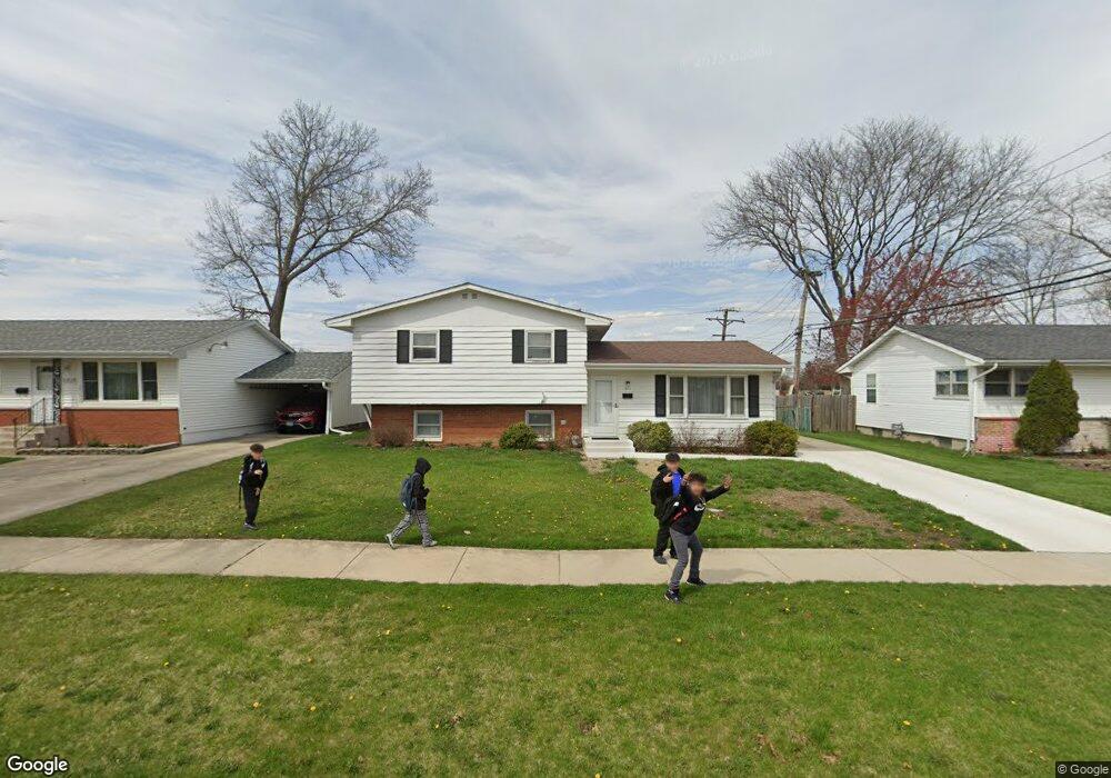 1813 Heather Dr, Aurora, IL 60506 - photo 1